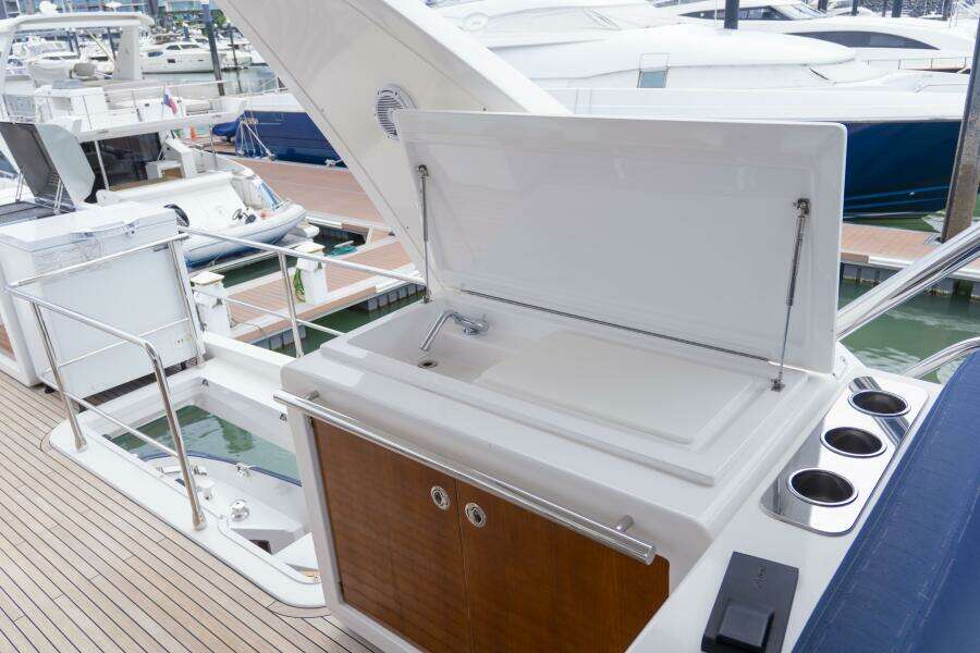 PRIVE 66ft Azimut Yacht For Sale