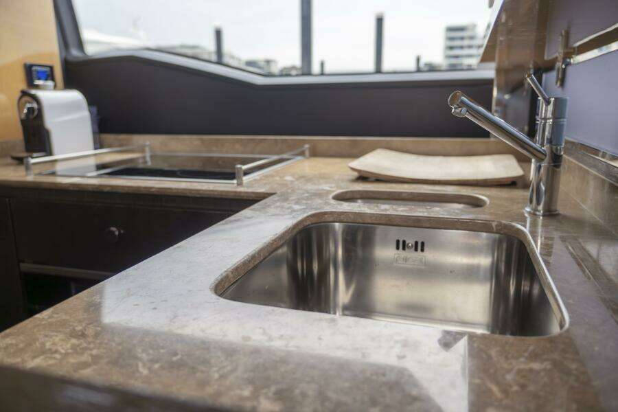 PRIVE 66ft Azimut Yacht For Sale