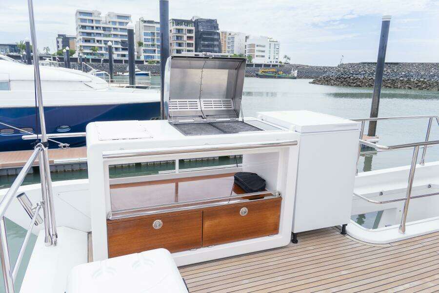 PRIVE 66ft Azimut Yacht For Sale