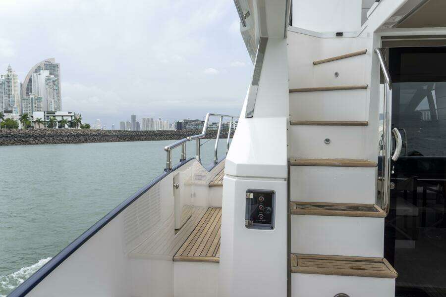 PRIVE 66ft Azimut Yacht For Sale