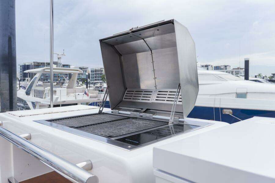 PRIVE 66ft Azimut Yacht For Sale