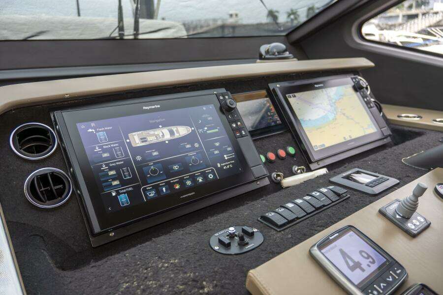 PRIVE 66ft Azimut Yacht For Sale