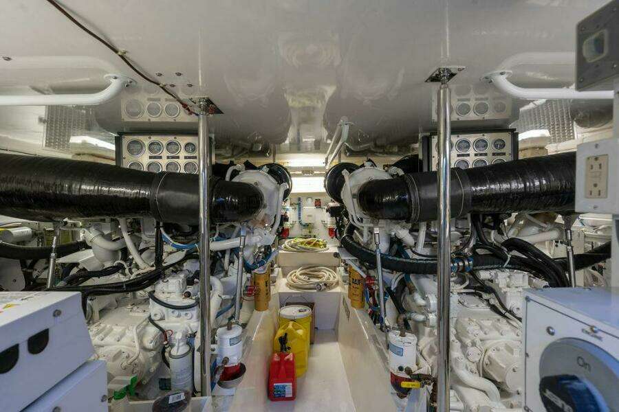 Royal Reelin  60ft Hatteras Yacht For Sale