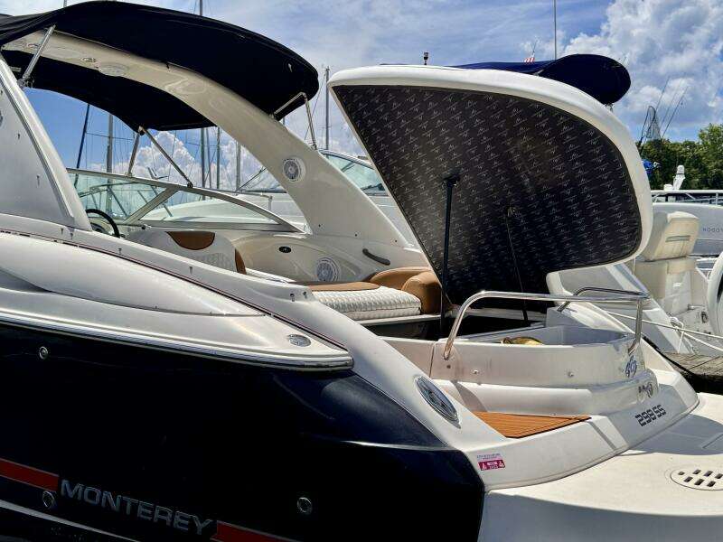 29ft Monterey Yacht For Sale