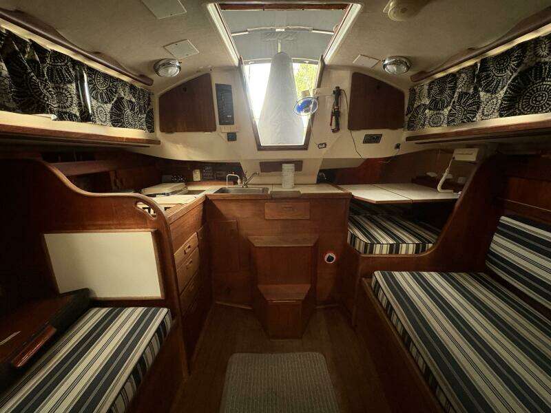Imagine 31ft Sabre Yacht For Sale