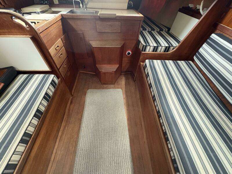 Imagine 31ft Sabre Yacht For Sale