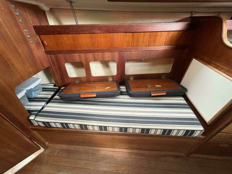 Imagine 31ft Sabre Yacht For Sale