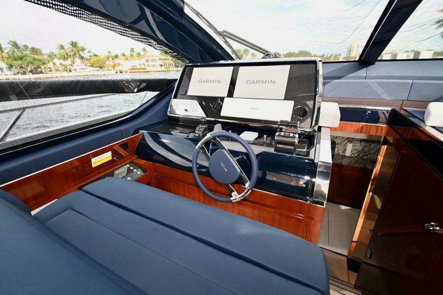 66ft Riva 2022 Ribelle - Helm
