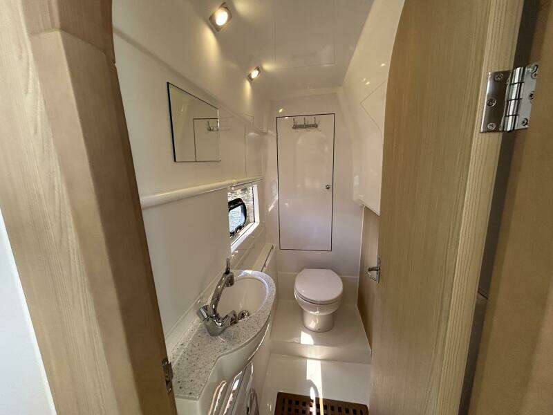 36ft Aquila Yacht For Sale