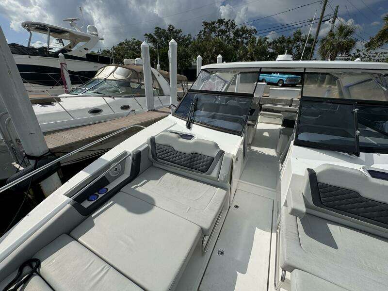 36ft Aquila Yacht For Sale