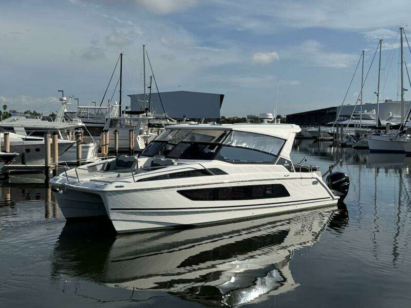 36ft Aquila Yacht For Sale