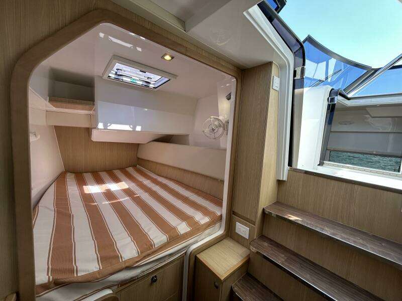 36ft Aquila Yacht For Sale
