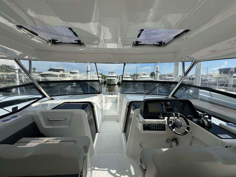 36ft Aquila Yacht For Sale