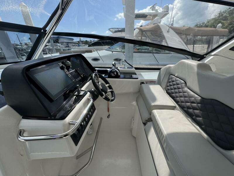36ft Aquila Yacht For Sale