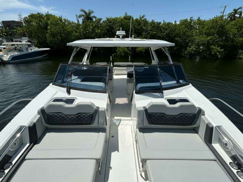 36ft Aquila Yacht For Sale