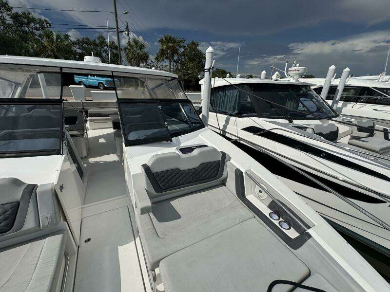 36ft Aquila Yacht For Sale