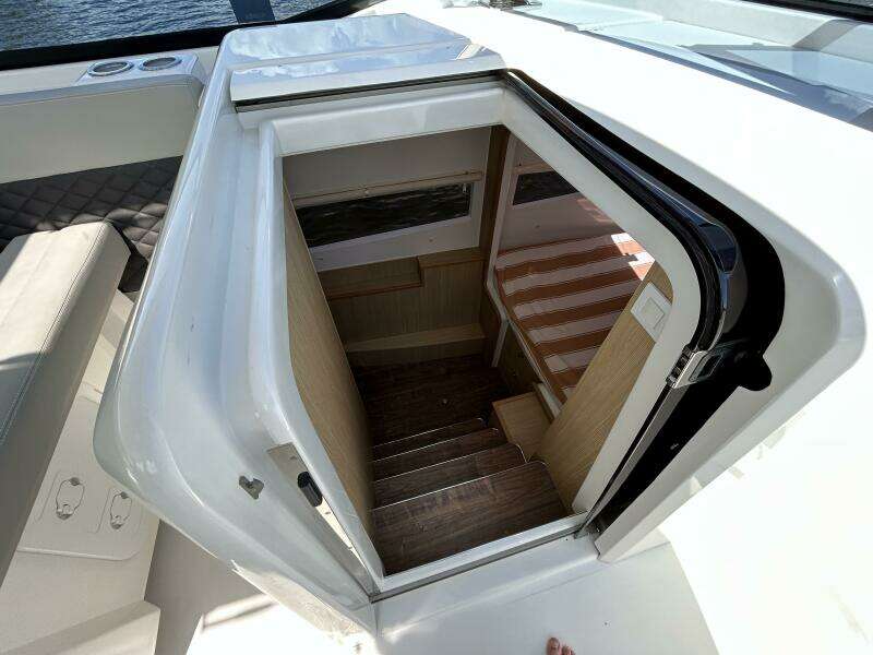 36ft Aquila Yacht For Sale