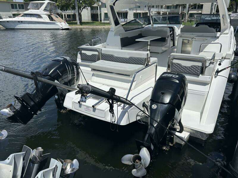 36ft Aquila Yacht For Sale