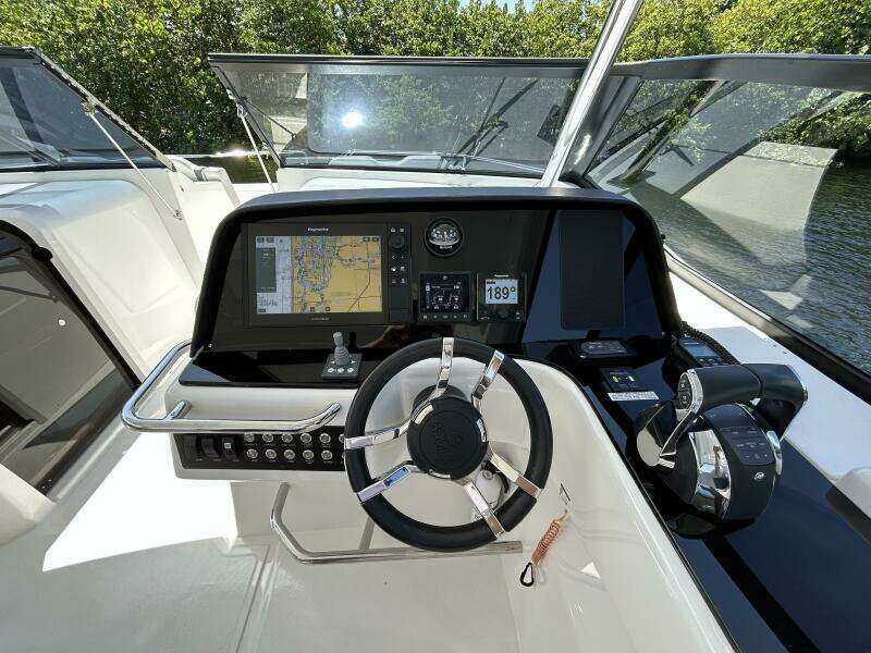 36ft Aquila Yacht For Sale