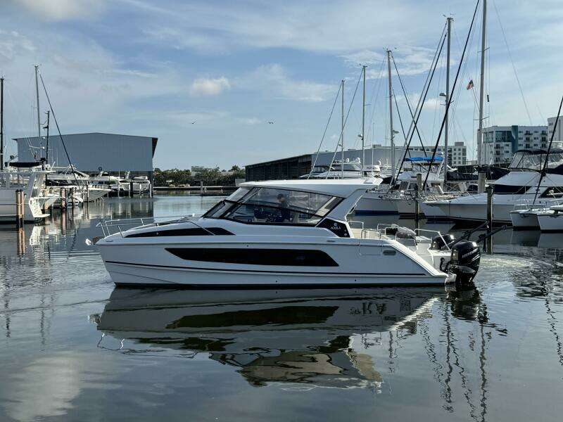36ft Aquila Yacht For Sale