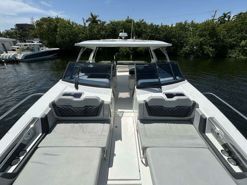 36ft Aquila Yacht For Sale