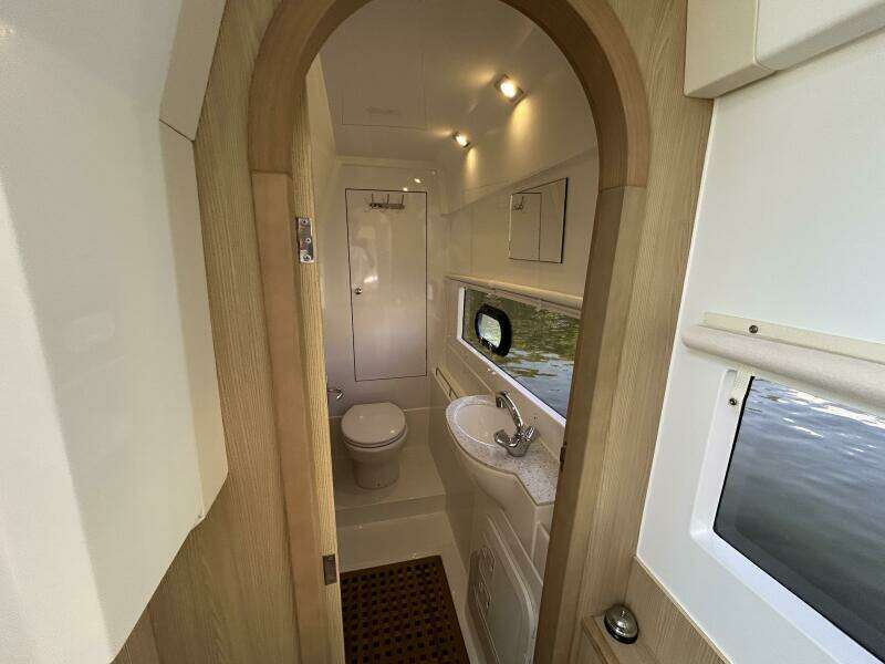 36ft Aquila Yacht For Sale