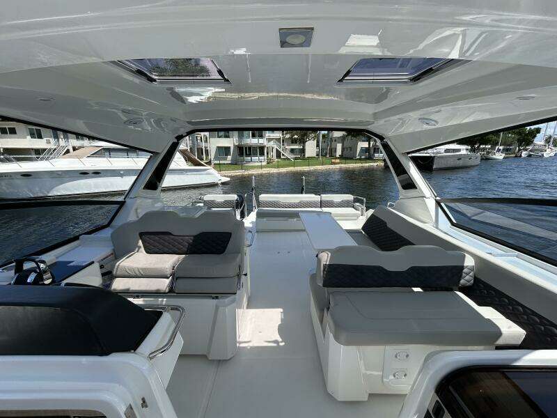 36ft Aquila Yacht For Sale