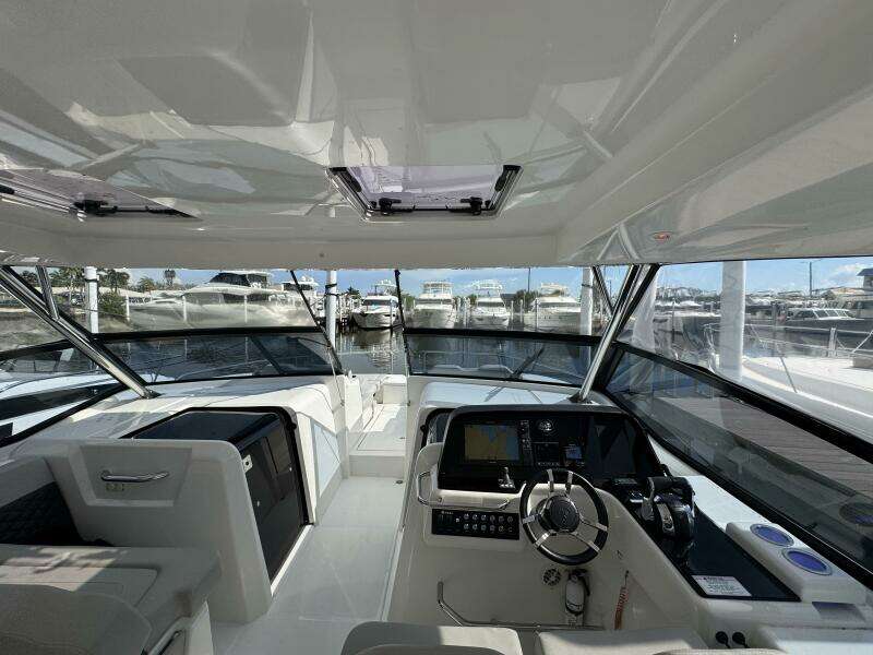 36ft Aquila Yacht For Sale