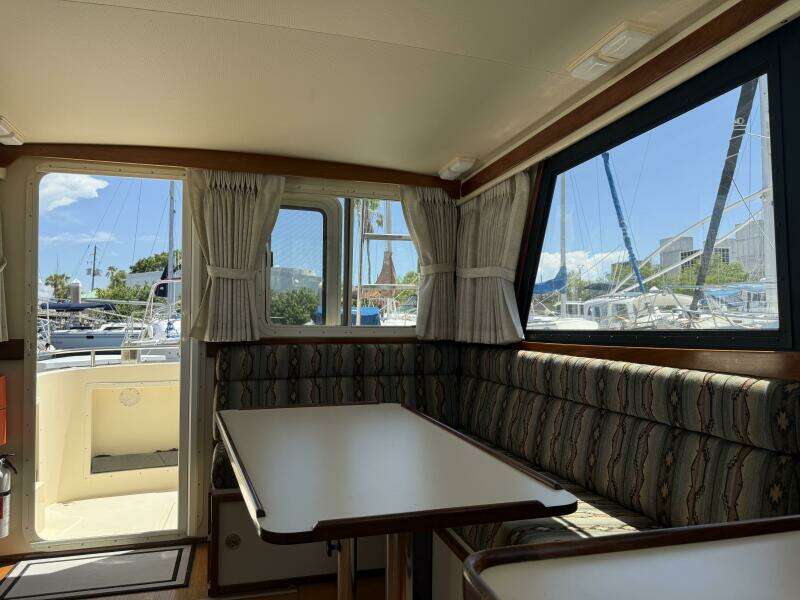 Mama Dukes 31ft Camano Yacht For Sale