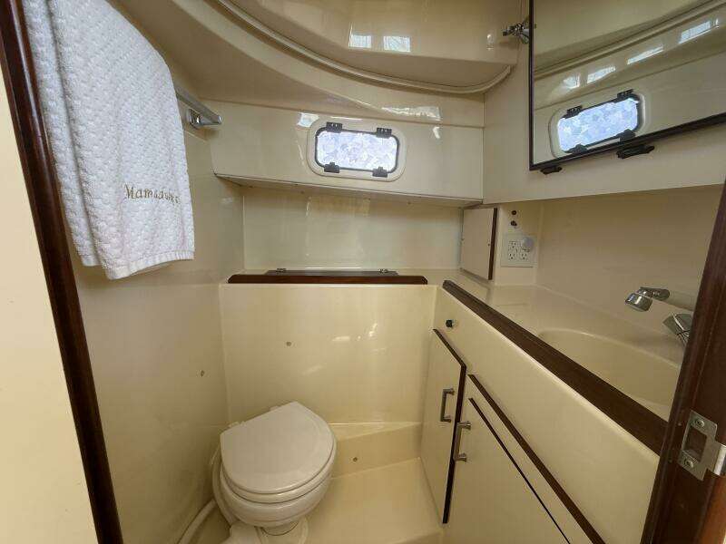 Mama Dukes 31ft Camano Yacht For Sale