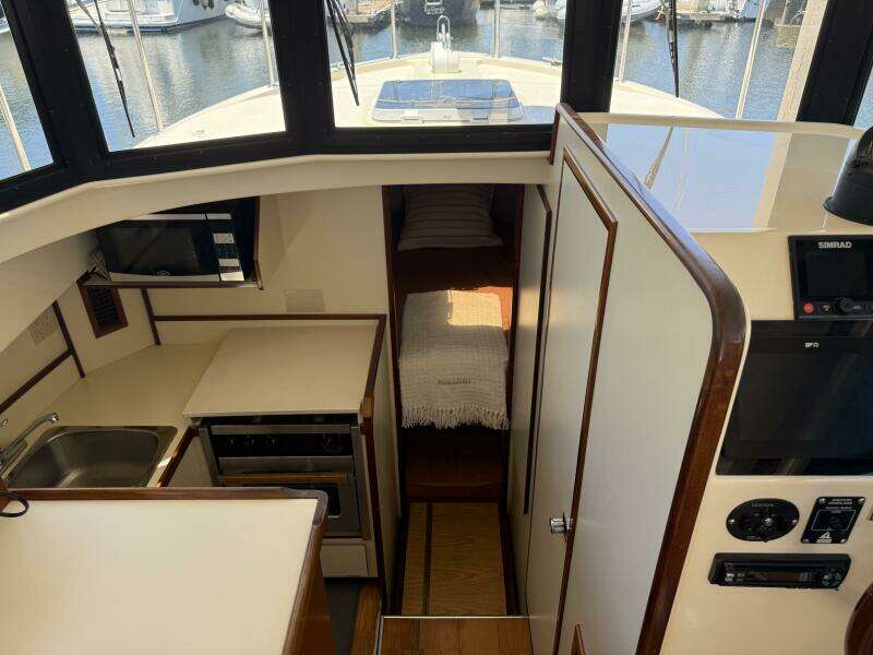 Mama Dukes 31ft Camano Yacht For Sale