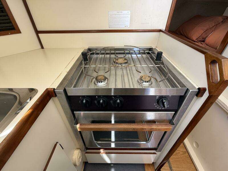 Mama Dukes 31ft Camano Yacht For Sale