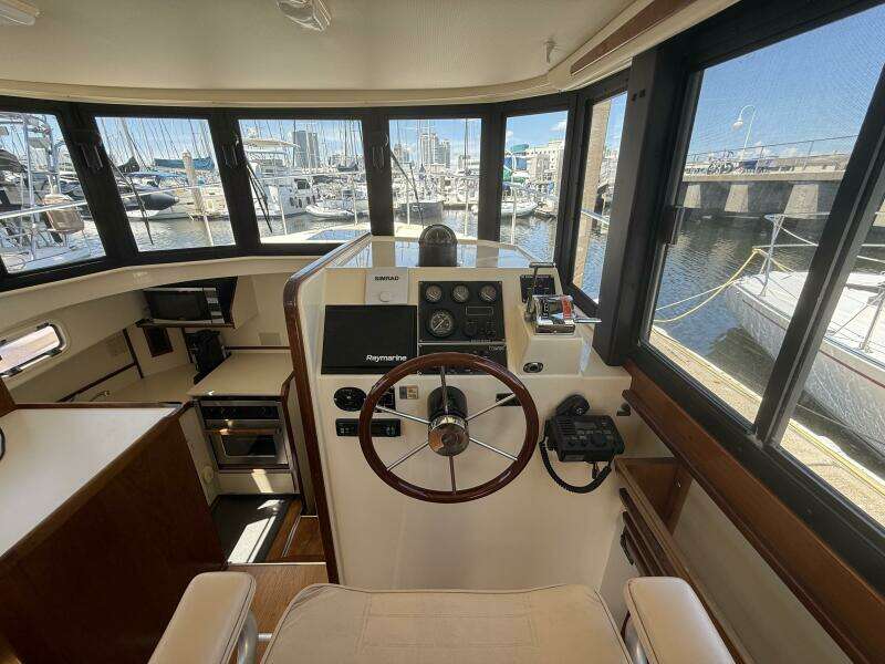 Mama Dukes 31ft Camano Yacht For Sale
