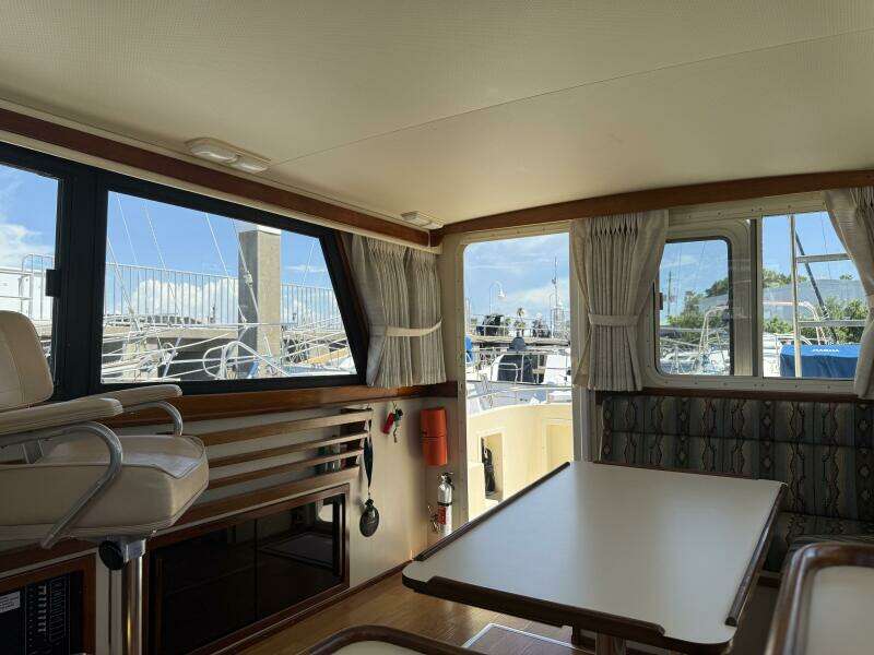 Mama Dukes 31ft Camano Yacht For Sale