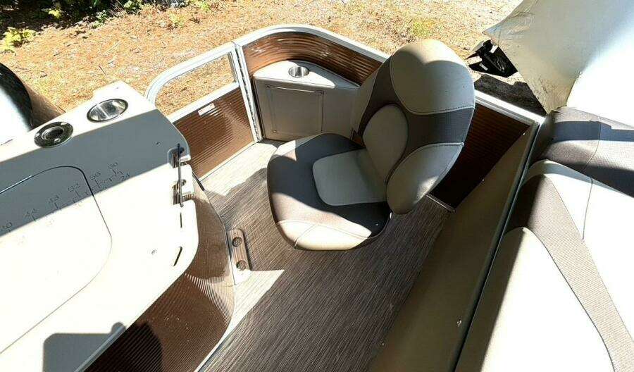 21ft Bennington Yacht For Sale