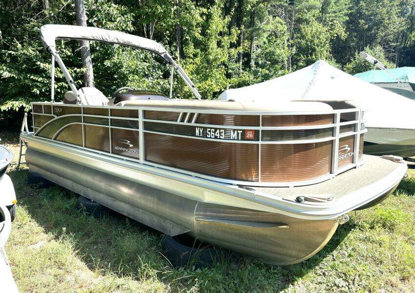 21ft Bennington Yacht For Sale