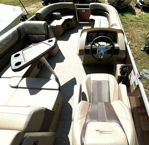 21ft Bennington Yacht For Sale