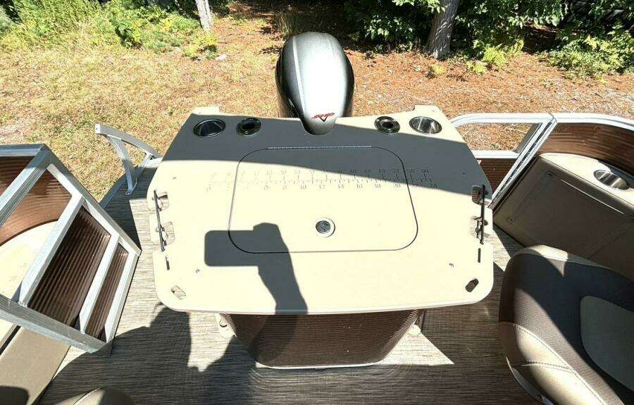 21ft Bennington Yacht For Sale