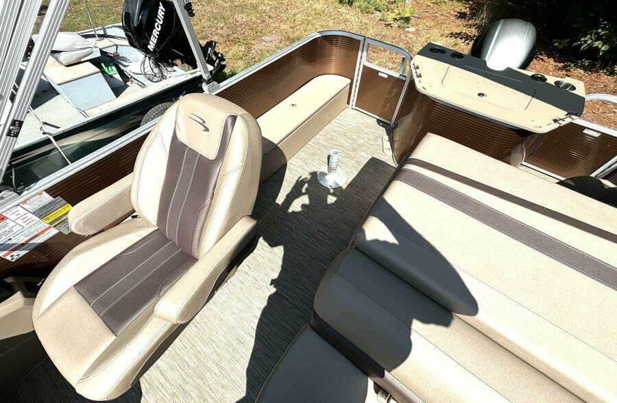 21ft Bennington Yacht For Sale