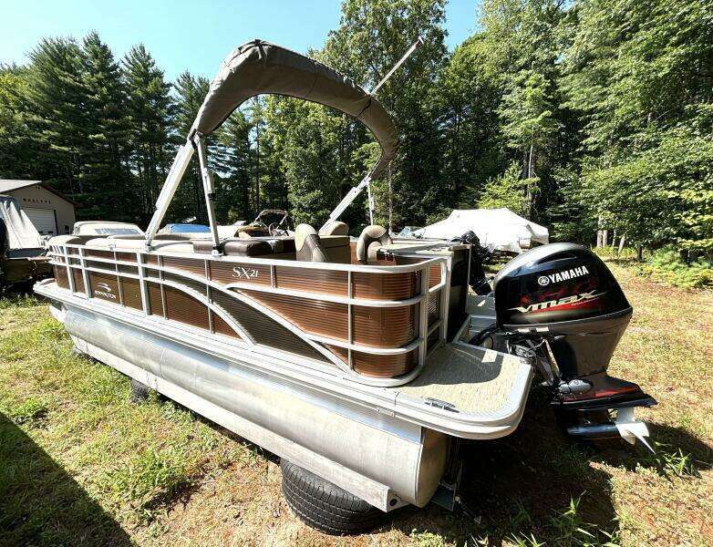 21ft Bennington Yacht For Sale
