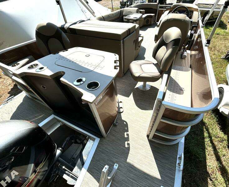 21ft Bennington Yacht For Sale