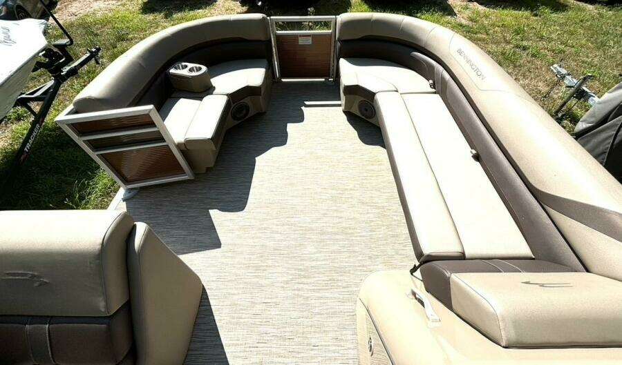 21ft Bennington Yacht For Sale