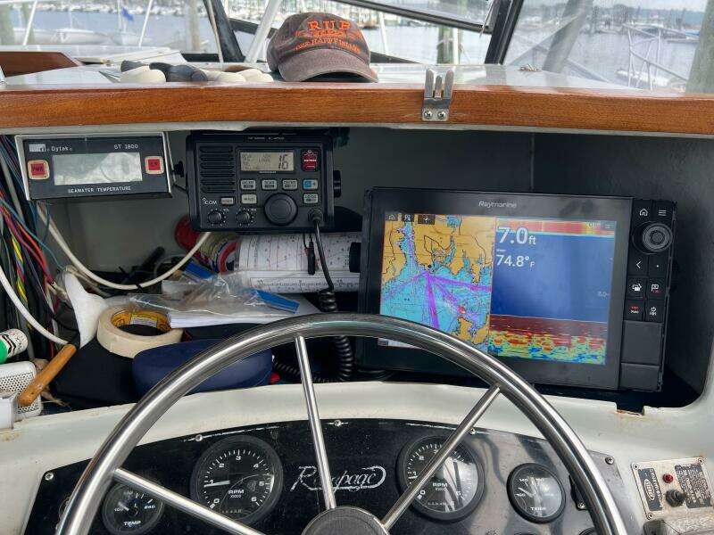 Half Moon 31ft Rampage Yacht For Sale