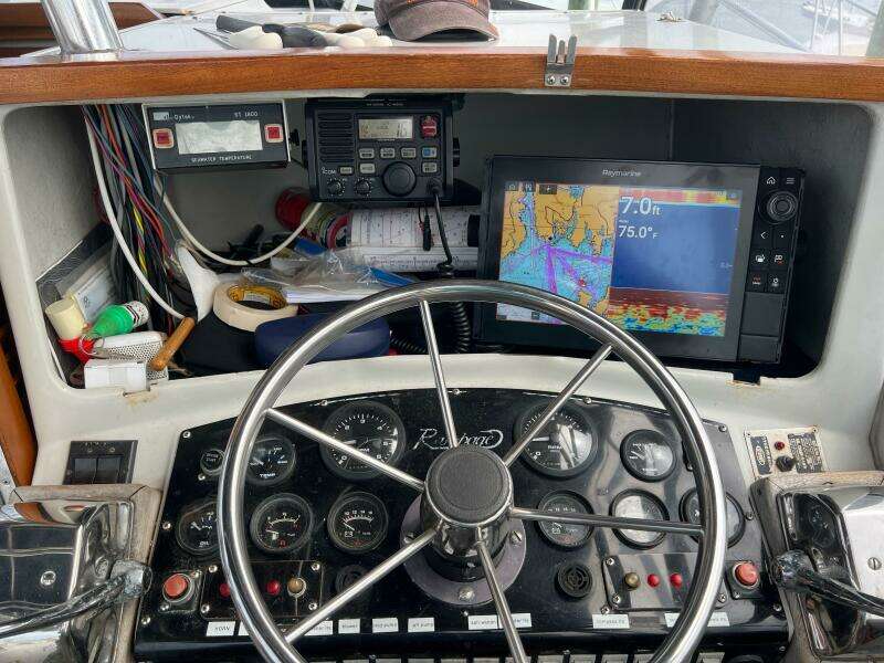 Half Moon 31ft Rampage Yacht For Sale