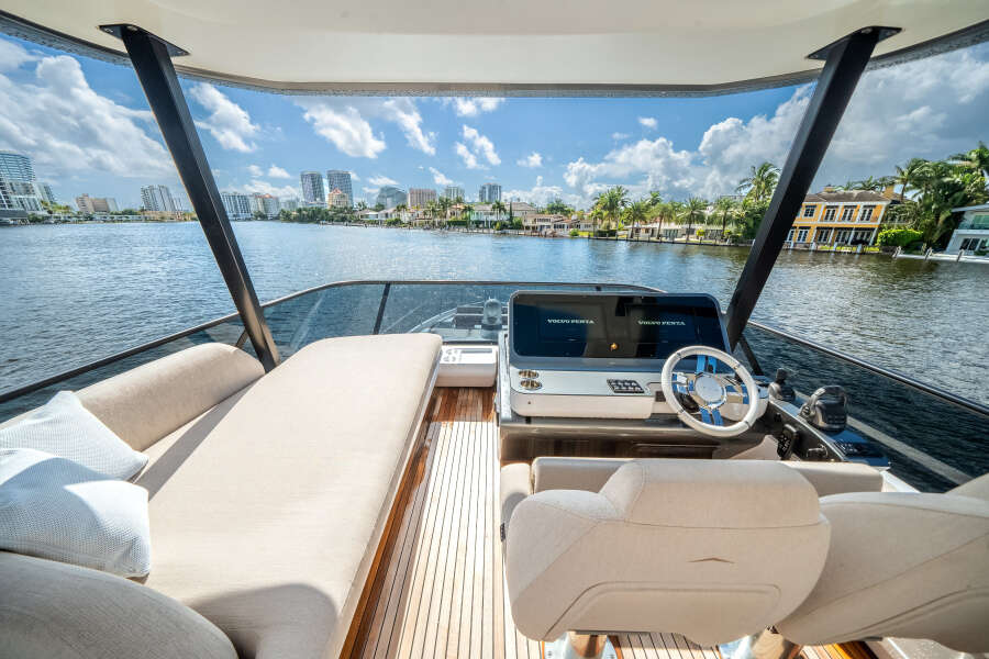 68ft Azimut Yacht For Sale