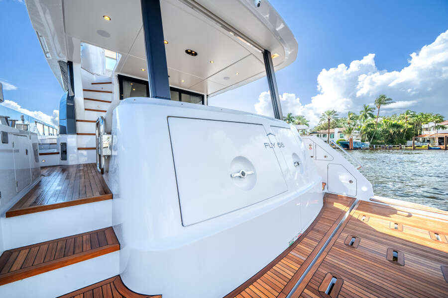 68ft Azimut Yacht For Sale