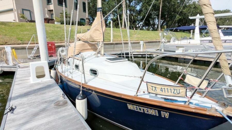 1984 Cape Dory 25D