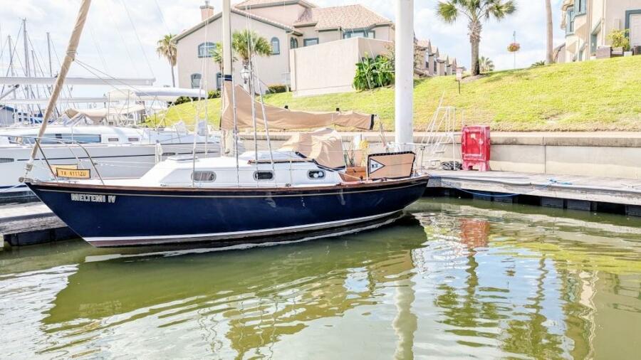 1984 Cape Dory 25D