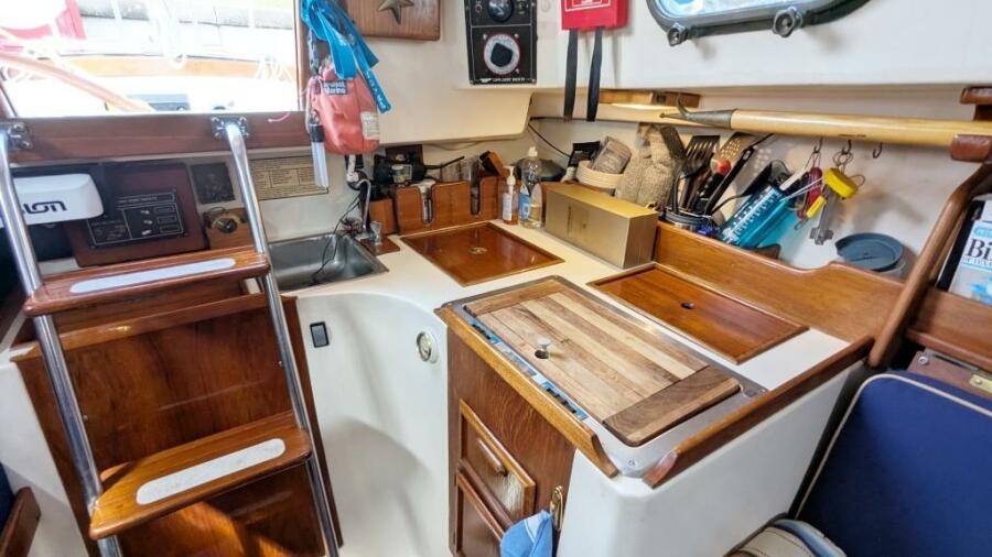 1984 Cape Dory 25D