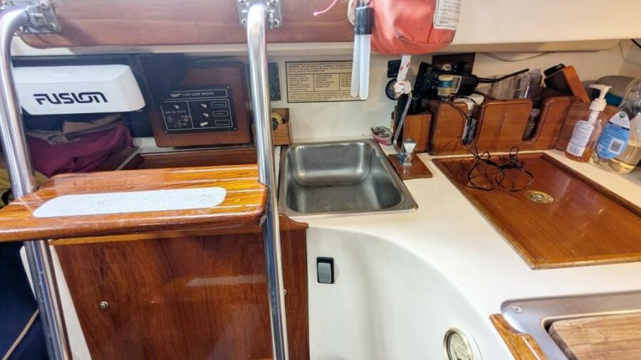 1984 Cape Dory 25D